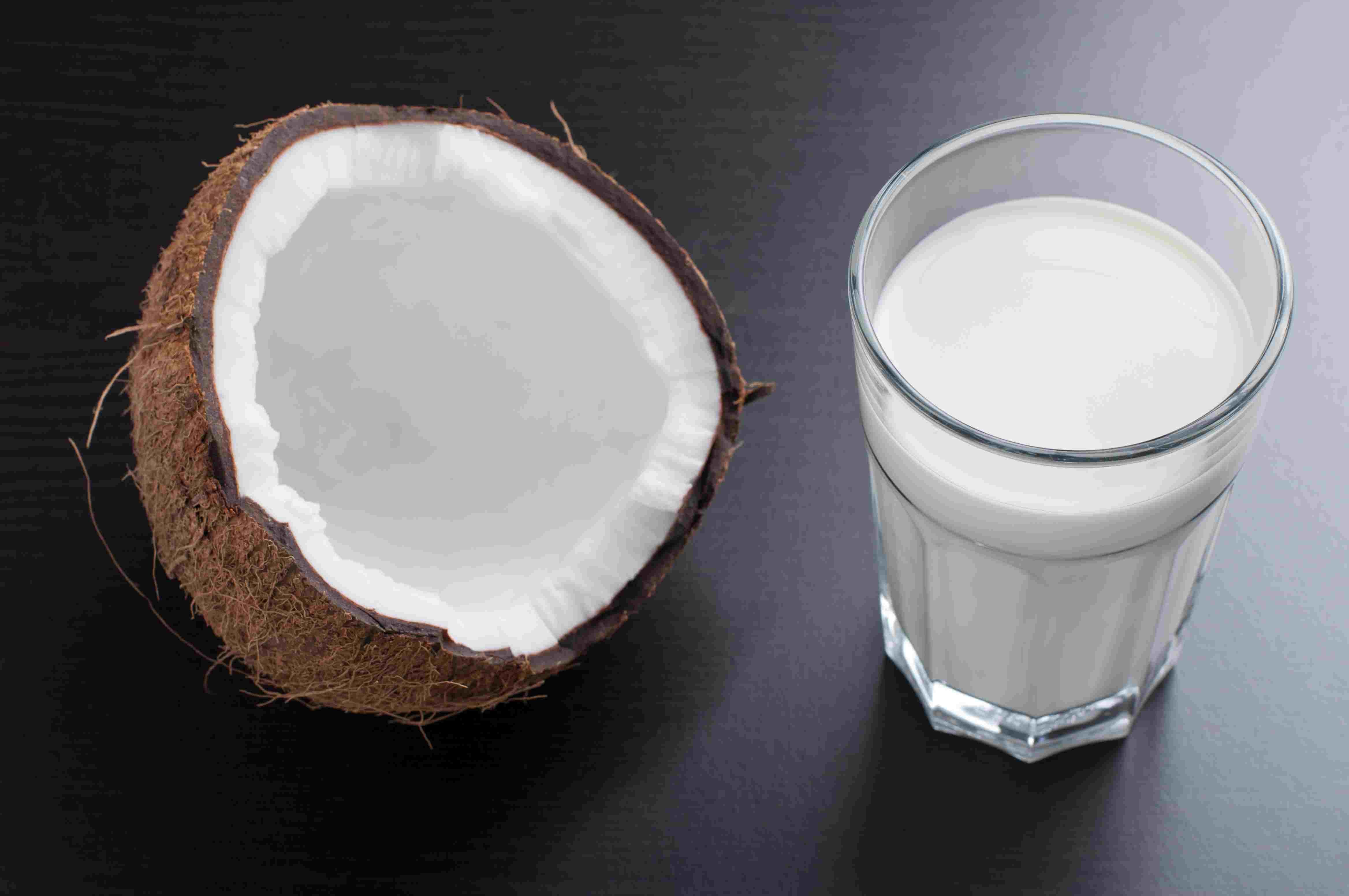Кокосовое молоко – польза, вред и применение