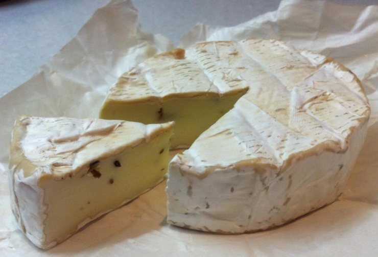 Сыр «камамбер»: история возникновения, польза и вред, особенности приготовления и употребления