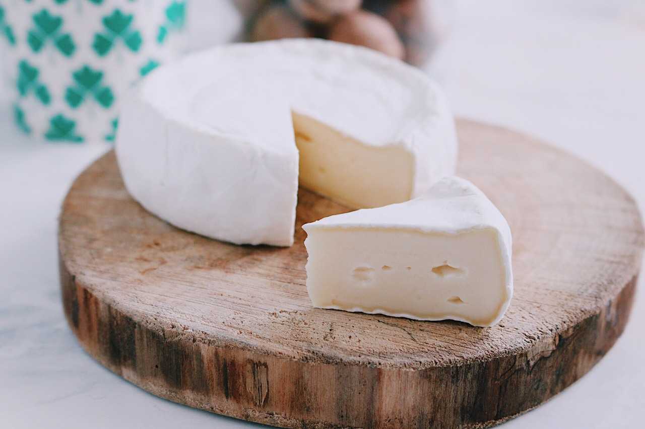 Сыр камамбер полезные свойства. сыр «камамбер»: история возникновения, польза и вред, особенности приготовления и употребления