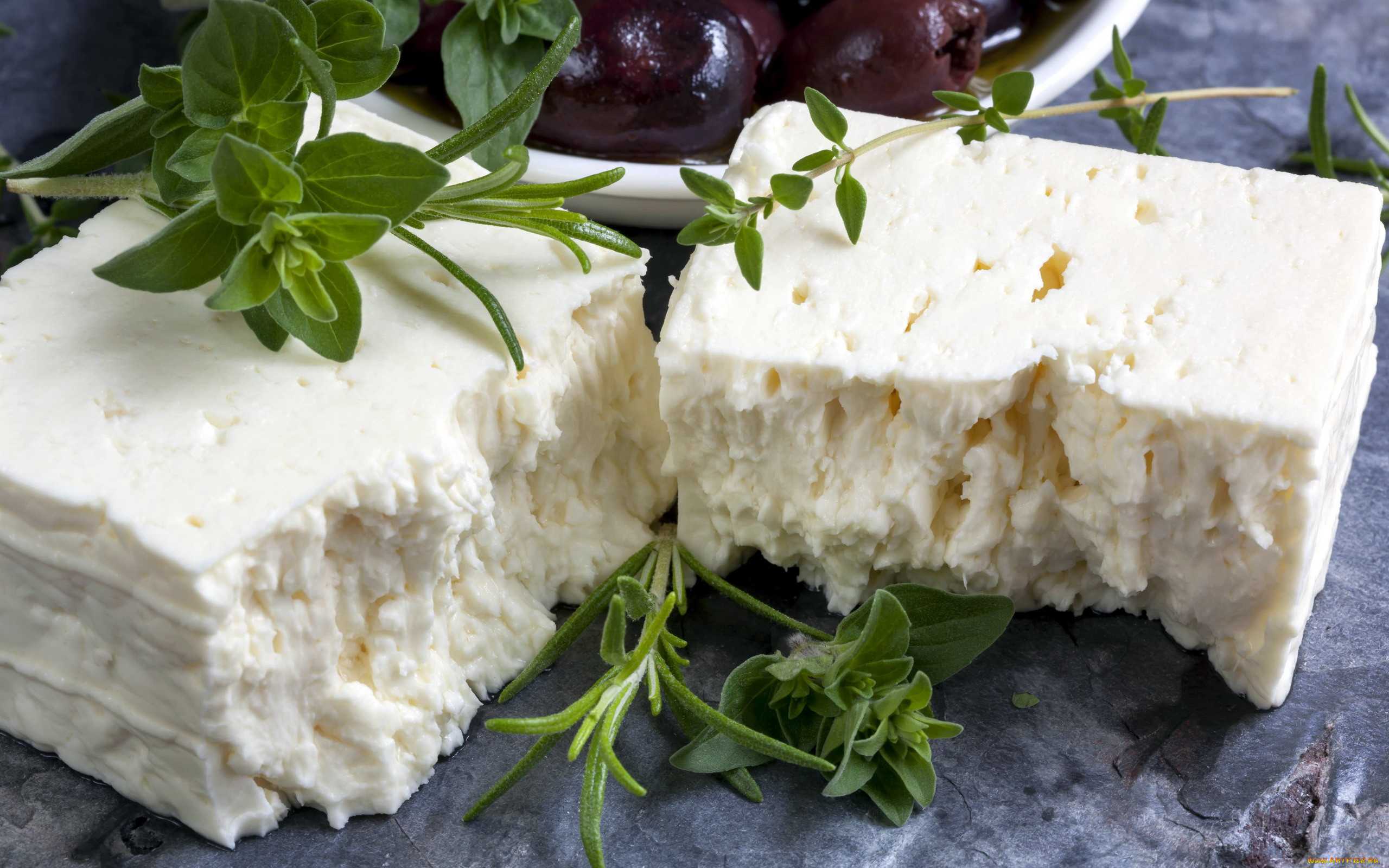 Полезные свойства сыра фета, противопоказания к употреблению и пищевая ценность.