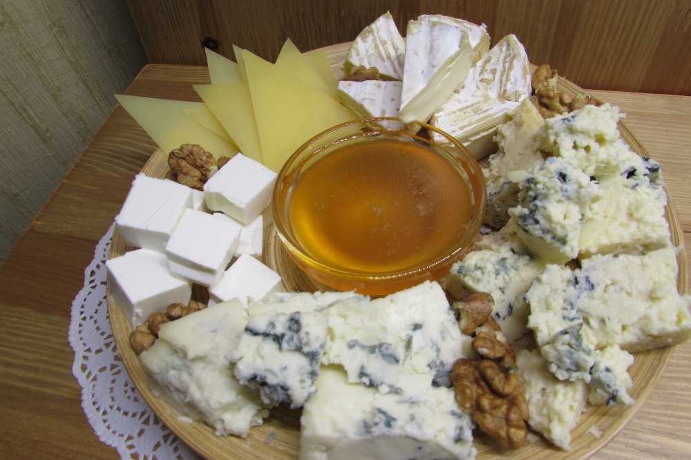 Сыр дор блю — с благородной плесенью: описание продукта, рецепты в которых он используется
