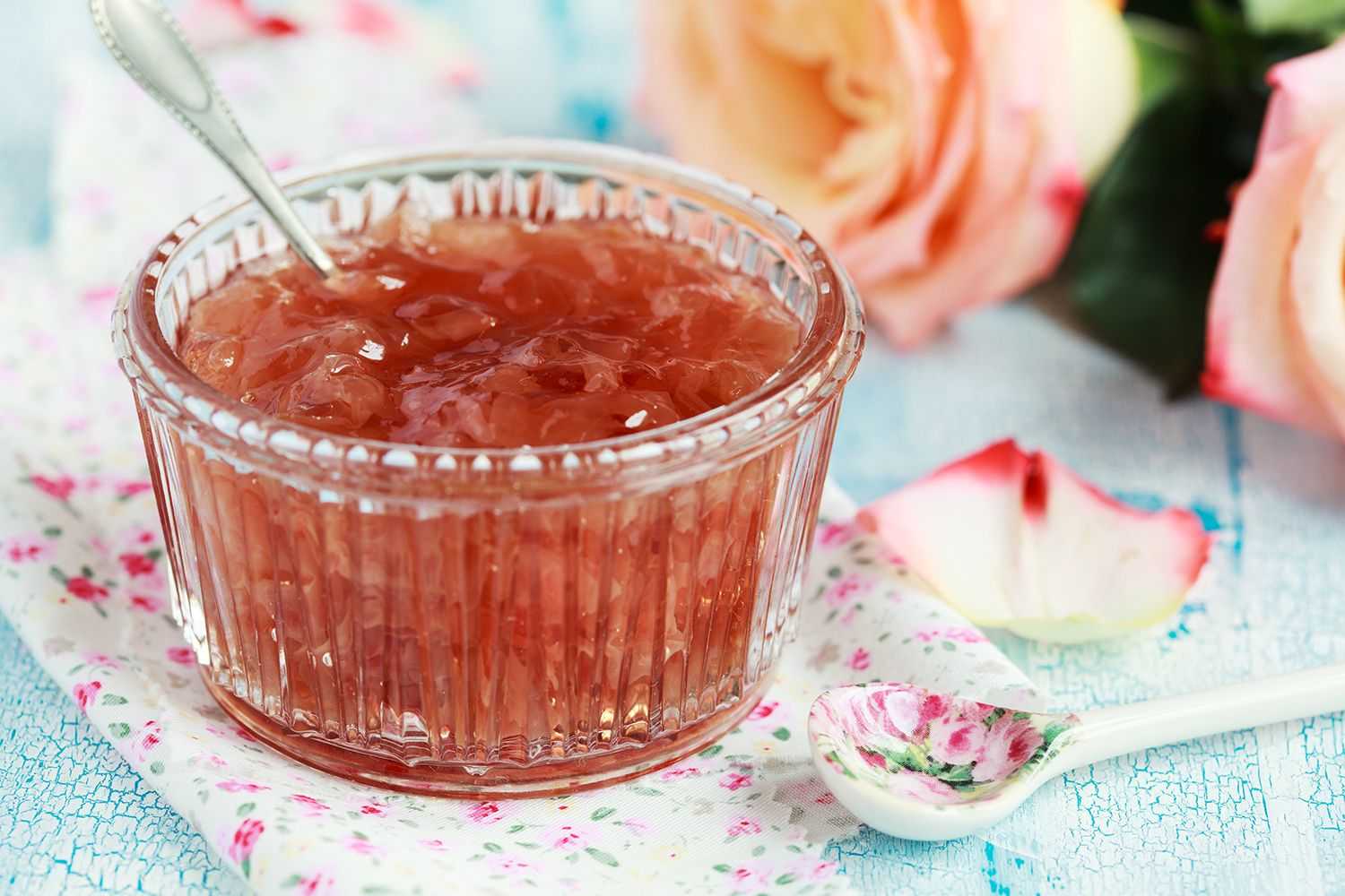 Лепестки роз — изысканный ингредиент для десертов