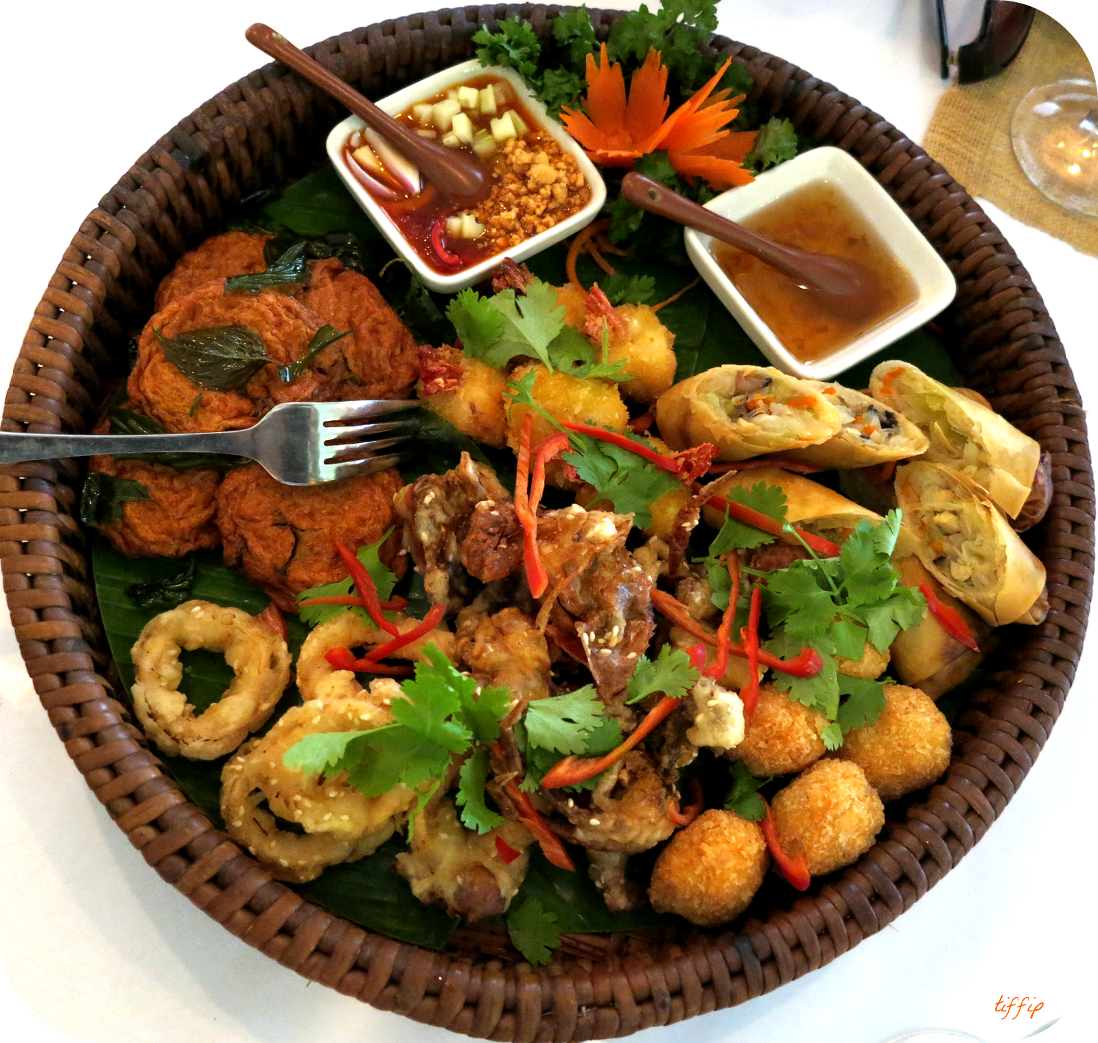 Что нужно попробовать из еды. Блюда Тайланда. Еда в Тае. Лотоса тайская кухня. Тайская еда Паттайя.