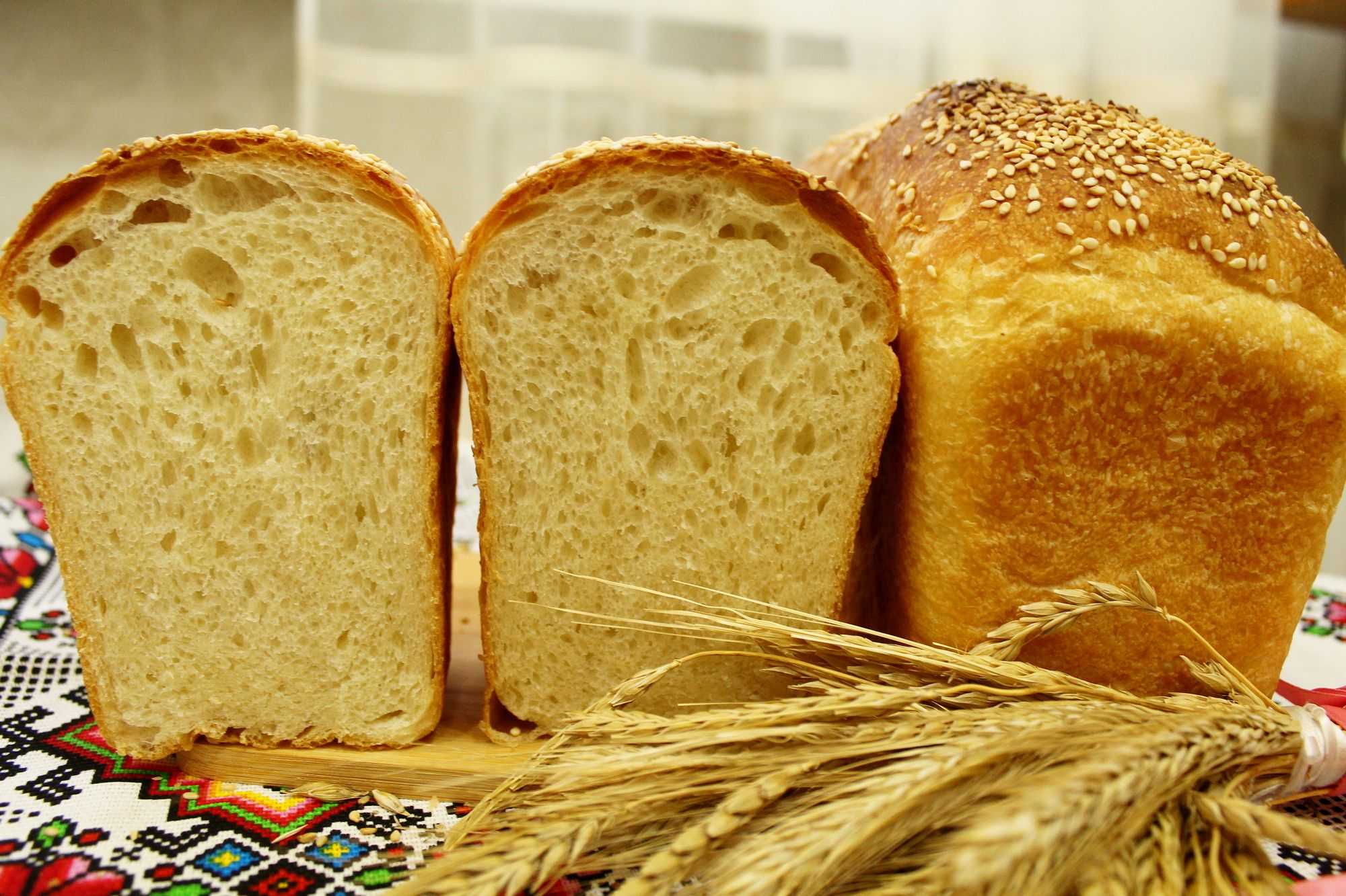Пшеничный хлеб в форме. Формовой пшеничный хлеб на закваске. Хлеб пшеничный из муки первого сорта формовой. Хлеб пшеничный формовой из муки 1 сорта. Хлеб белый формовой.