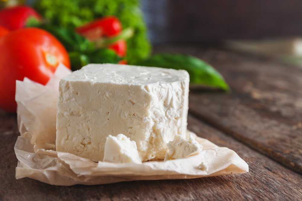 Полезные свойства и противопоказания сыра фета