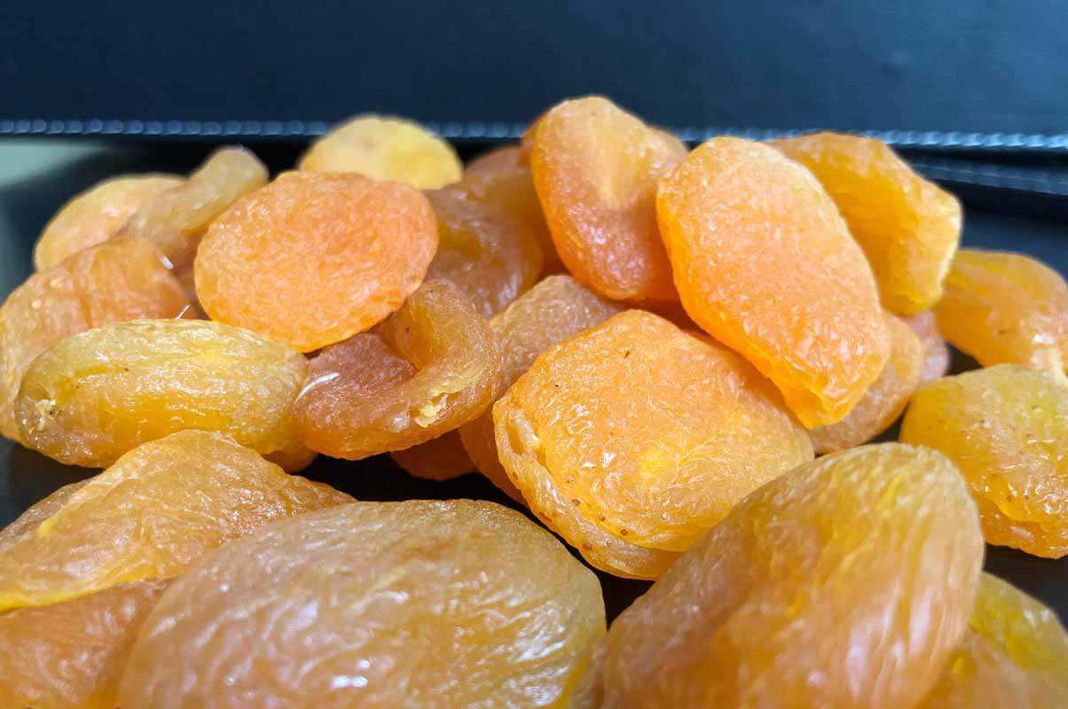 Урюк: сушеные абрикосы, польза и вред для организма взрослых и детей, отличие урюка от кураги и кайсы